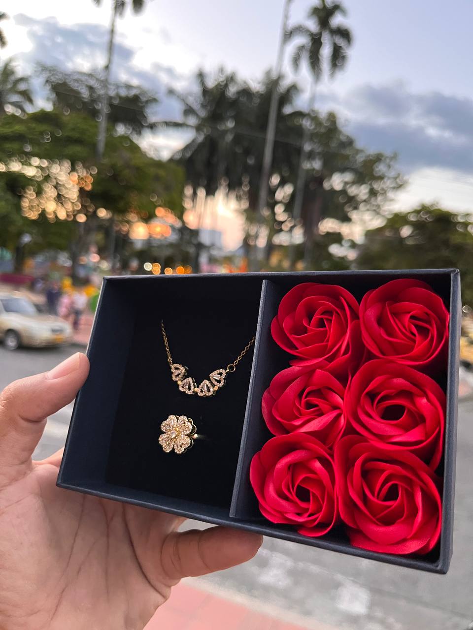Combo Trebol Corazon + Caja Rosas